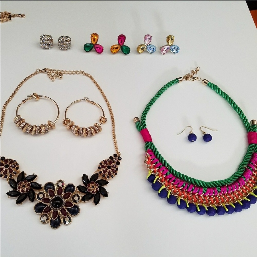 Buddle of 7 jewelry😍 5 earrings➕2 necklaces